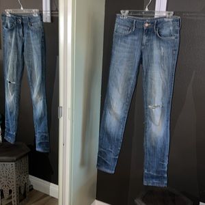 🔥H&M, Fit Slim, distressed blue jeans, size 29